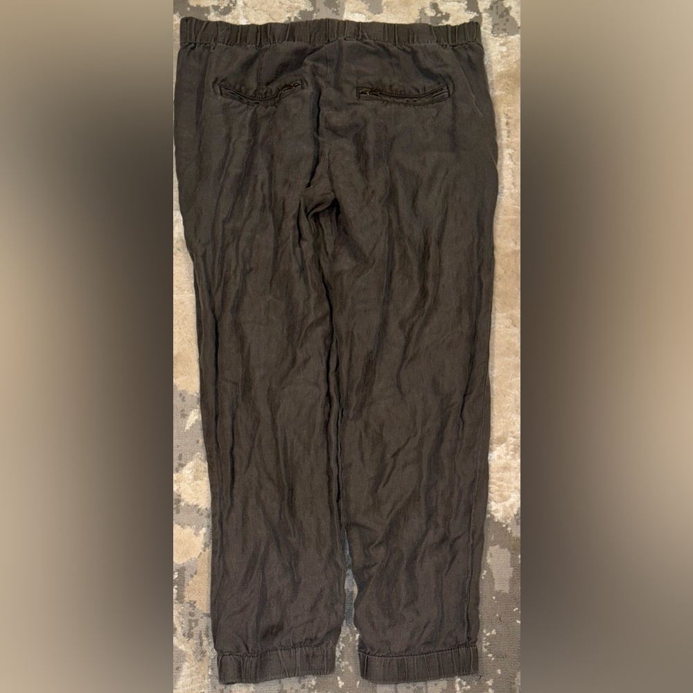 JCrew Women’s Gray Linen and Silk Pants
70% Silk and 30% Linen